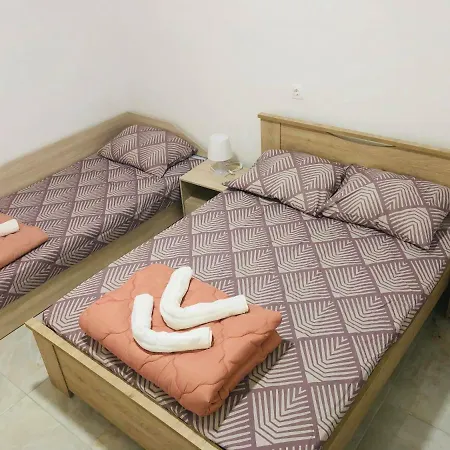 Vash Apartman * Skála Neón Epivatón