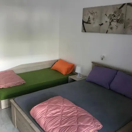 Vash Apartman * Skála Neón Epivatón